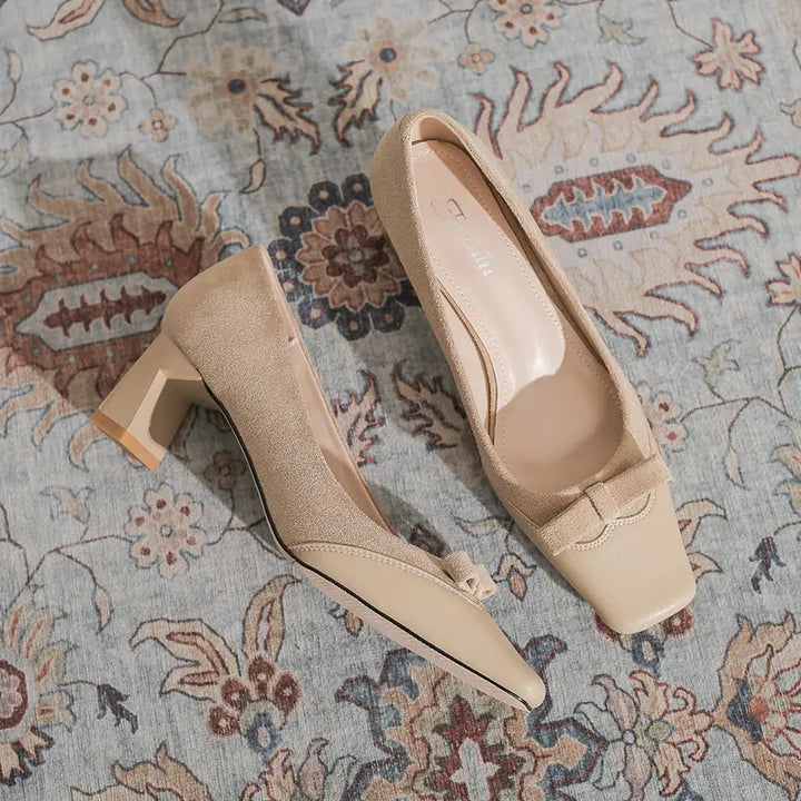 A pair of women&