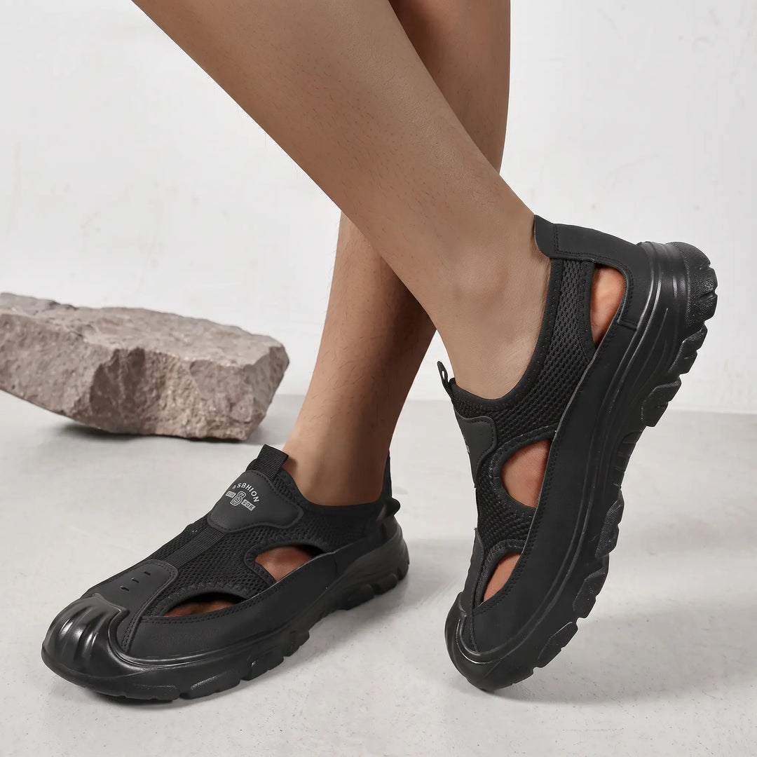 Model wearing black men&