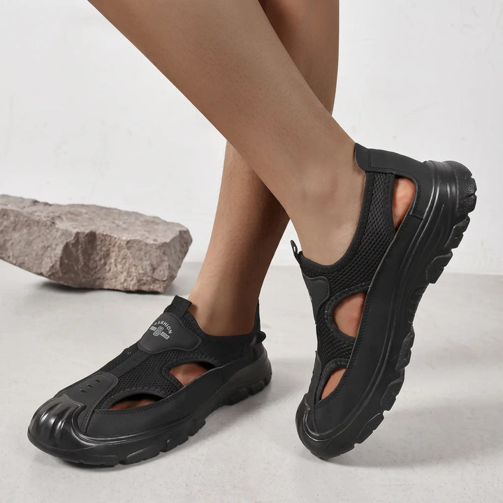 Model wearing black men&