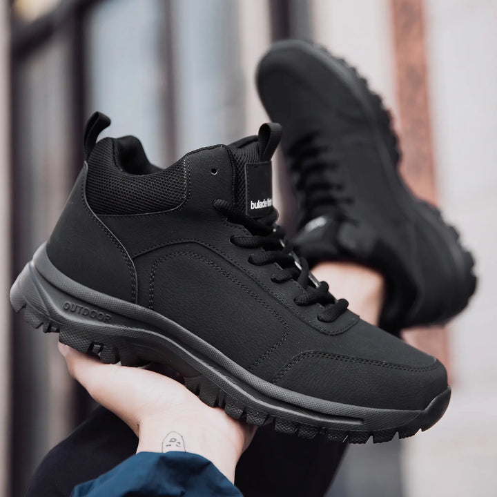 Black mid-top waterproof men&