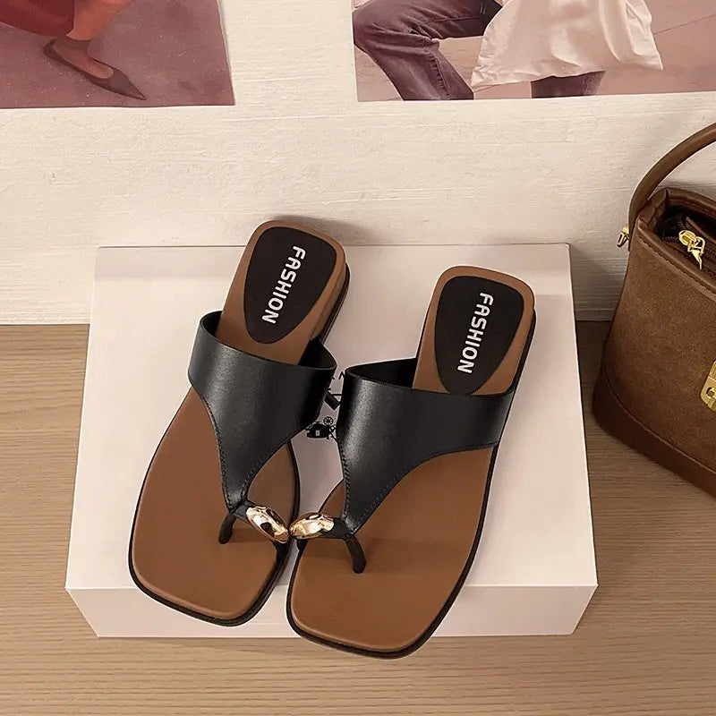 A pair of women&