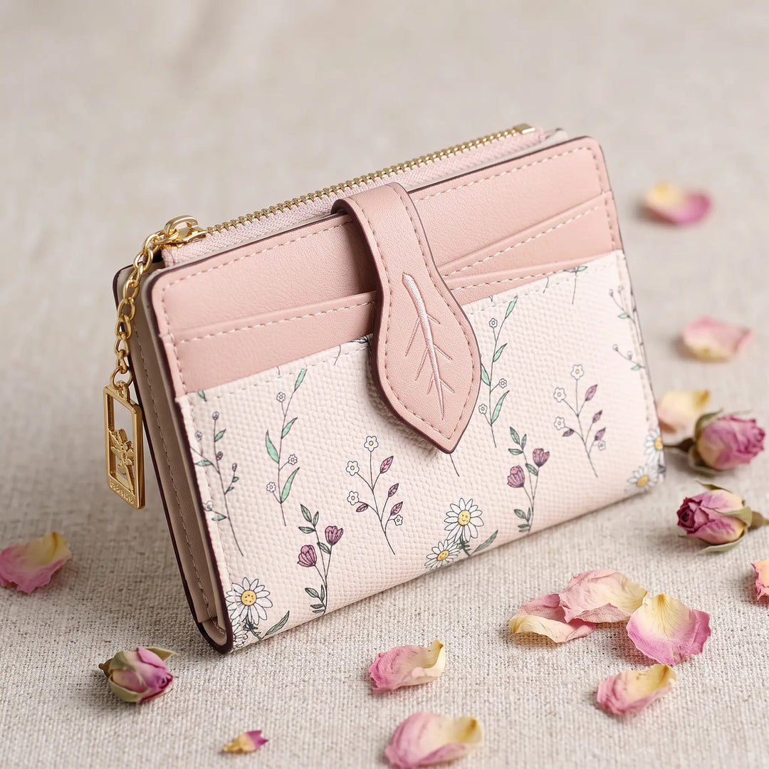 A chic bi-fold women&