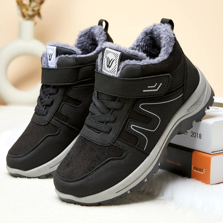 A pair of black Kaelan women&