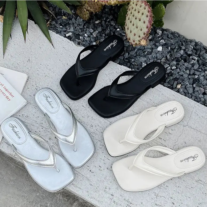 Three pairs of Kaelo women&