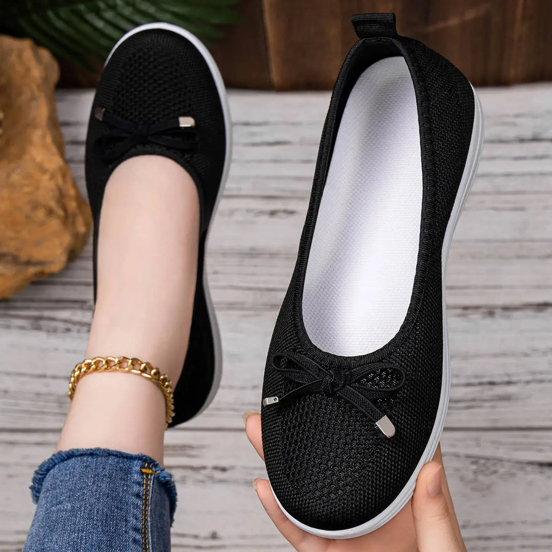 A pair of black Kalyva women&