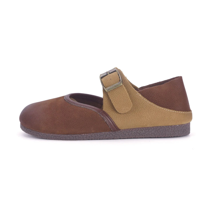Side view of Nylos women&