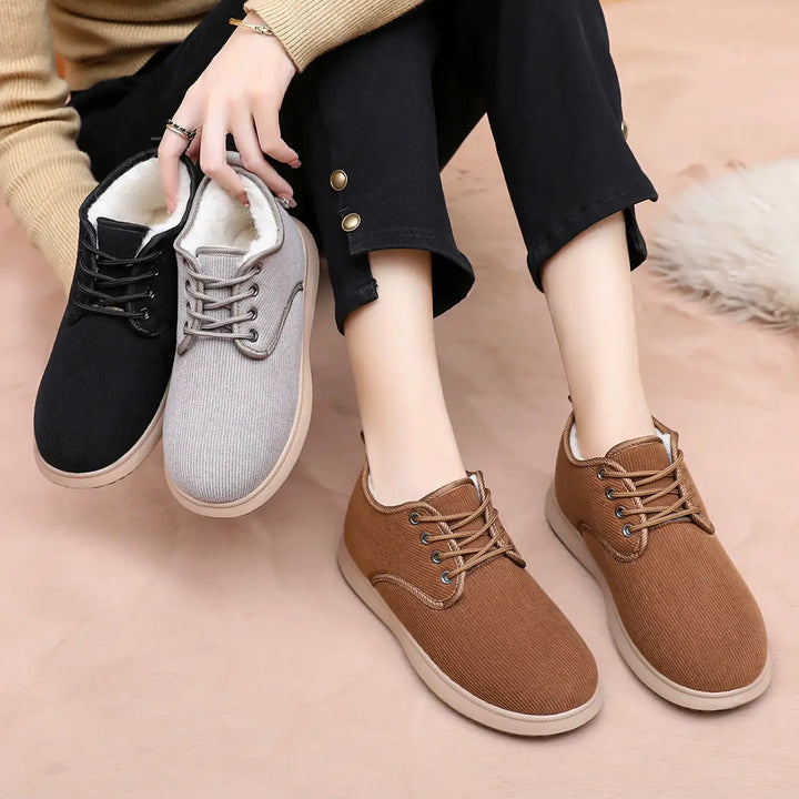 Three pairs of Rhyzul women&