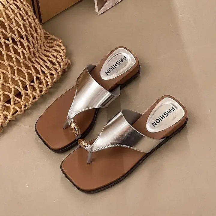 A pair of women&