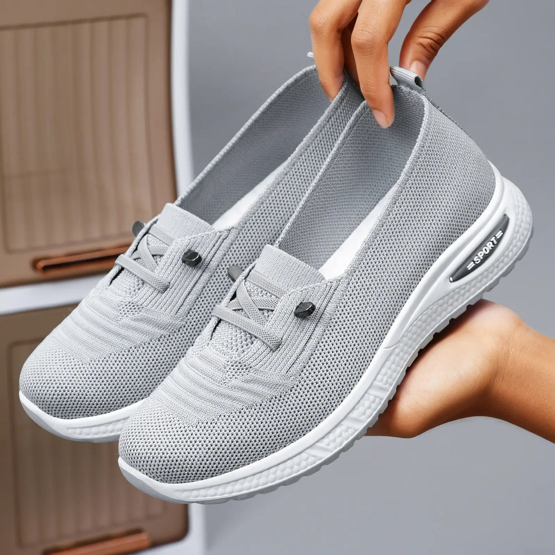 A pair of women&